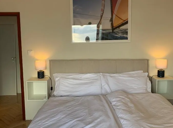 - Ocean & Sea Breeze