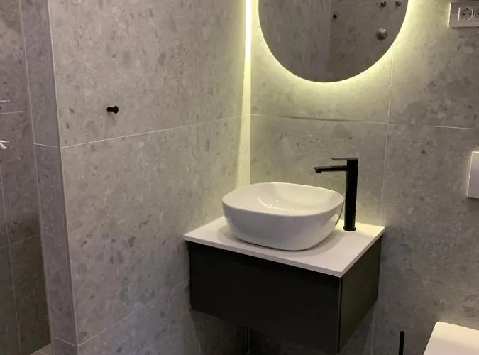 - Ocean & Sea Breeze アパート