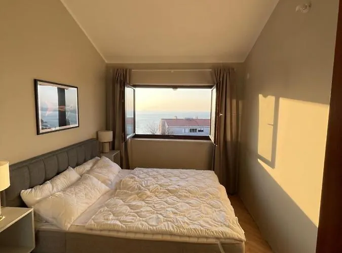 - Ocean & Sea Breeze